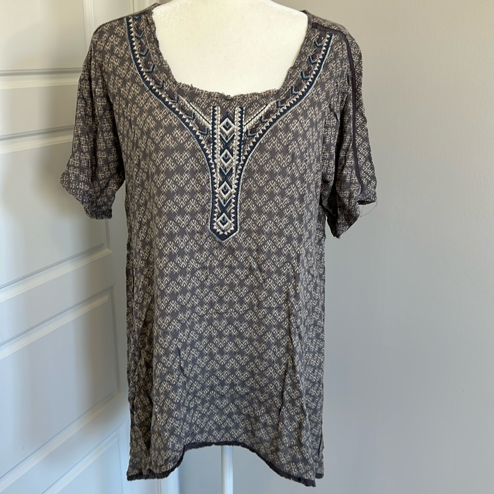 Holding Horses Brand Tunic, gray size Medium . Beautiful embroidery and print.
